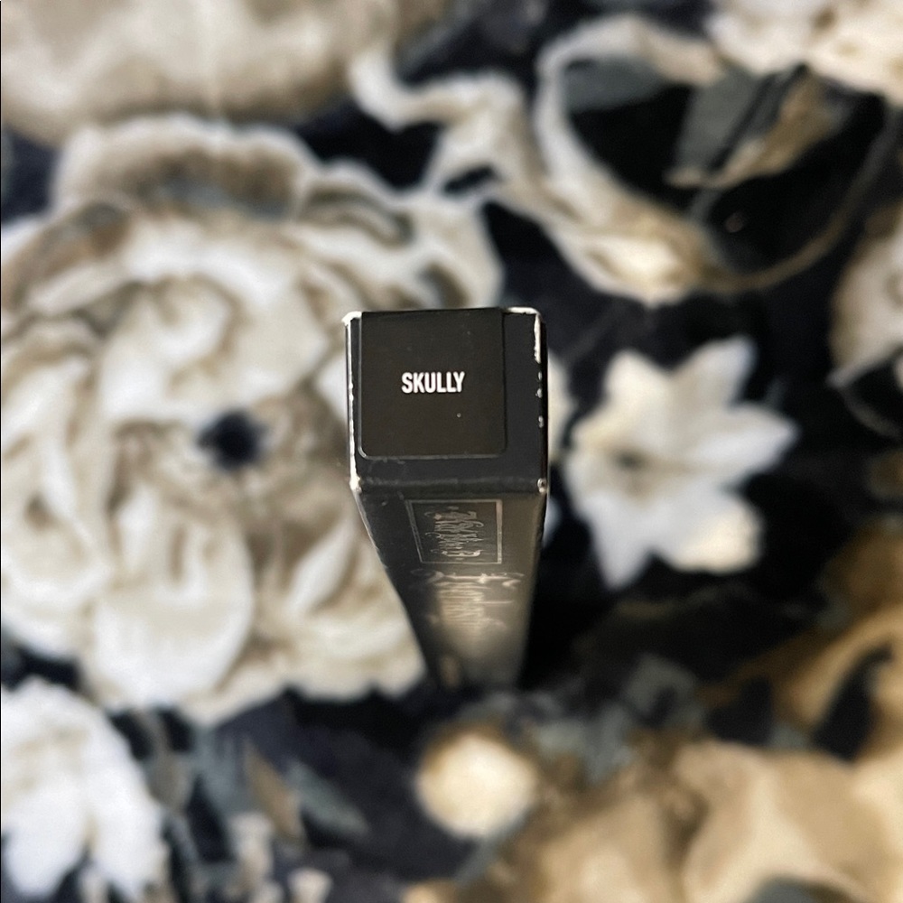 Kat Von D Skully Lip Liner - Picture 3 of 4